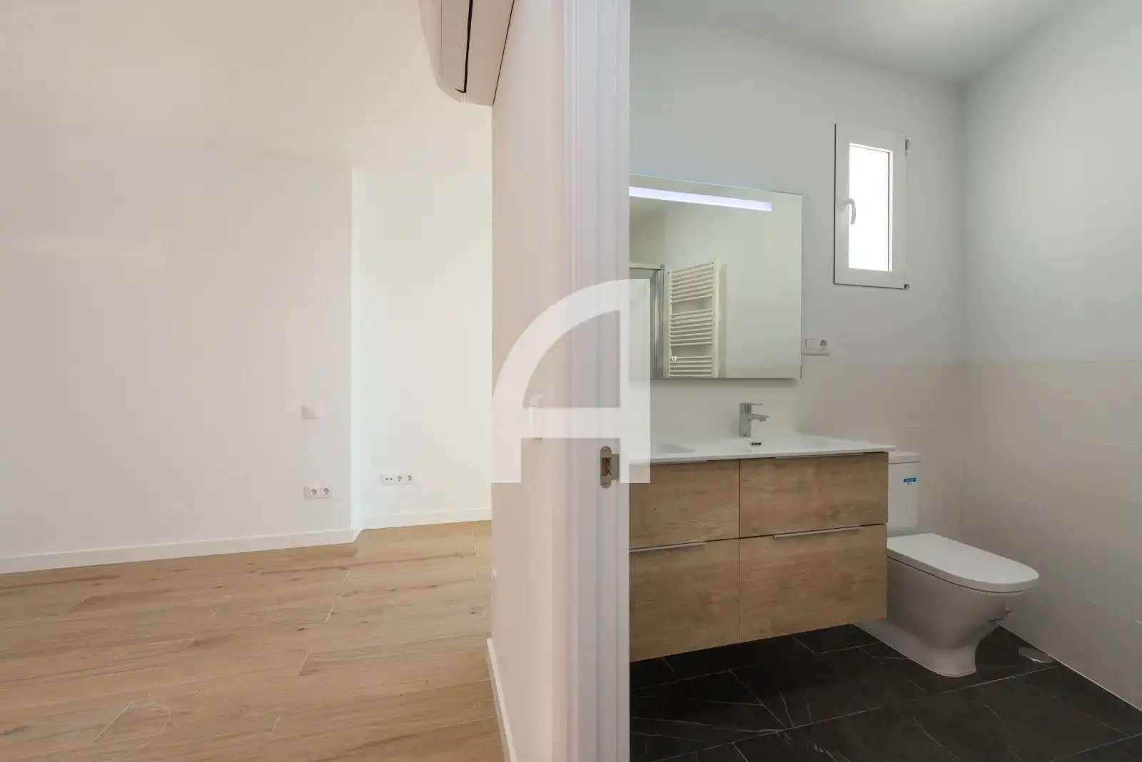 Bathroom of Attic for rent in Madrid  with Air Conditioner, Heating and Terrace