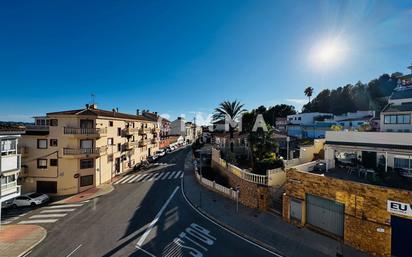 Vista exterior de Àtic en venda en La Nucia amb Aire condicionat, Calefacció i Balcó