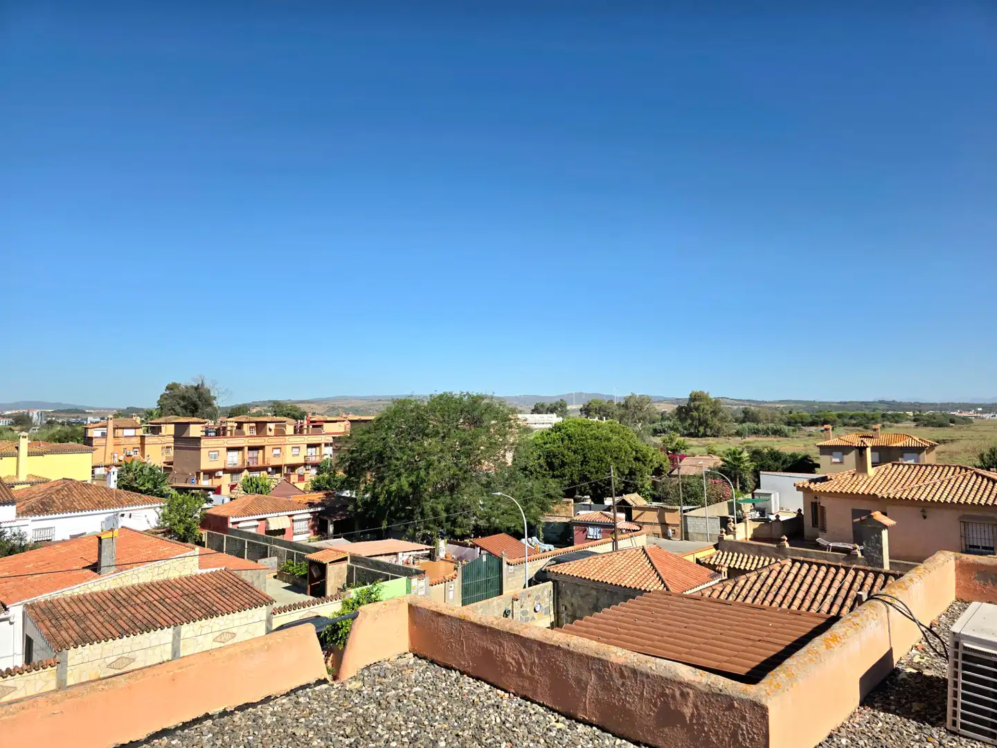 Vista exterior de Dúplex en venda en Algeciras amb Terrassa, Traster i Piscina comunitària