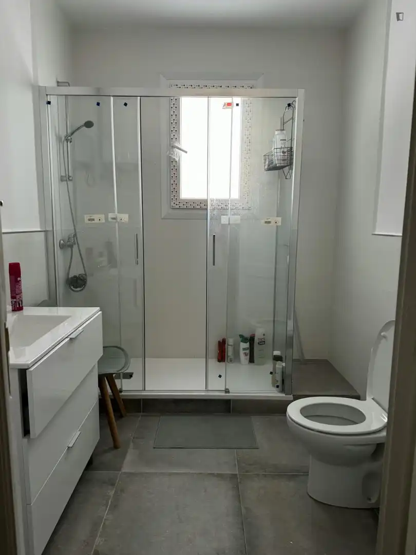 Baño de Apartamento para compartir en Barcelona con Calefacción, Amueblado y Horno