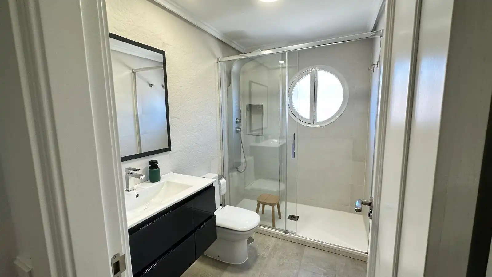 Bathroom of Detached homes for sale in Alcorcón  with Air Conditioner, Heating and Private garden