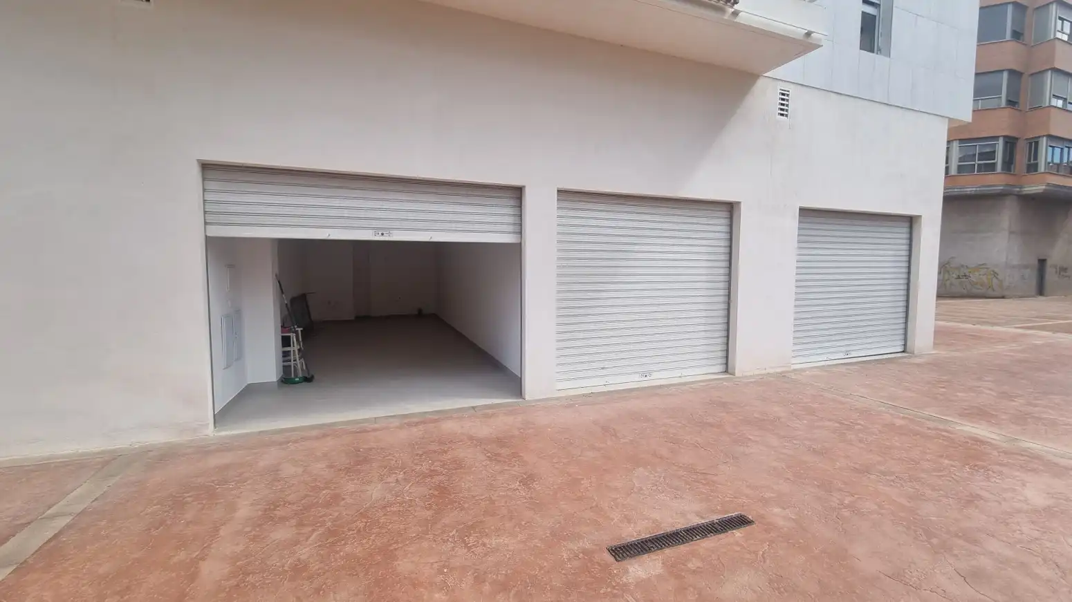 Local de alquiler en Vila-real - Calle Jaume Roig, Piscinas