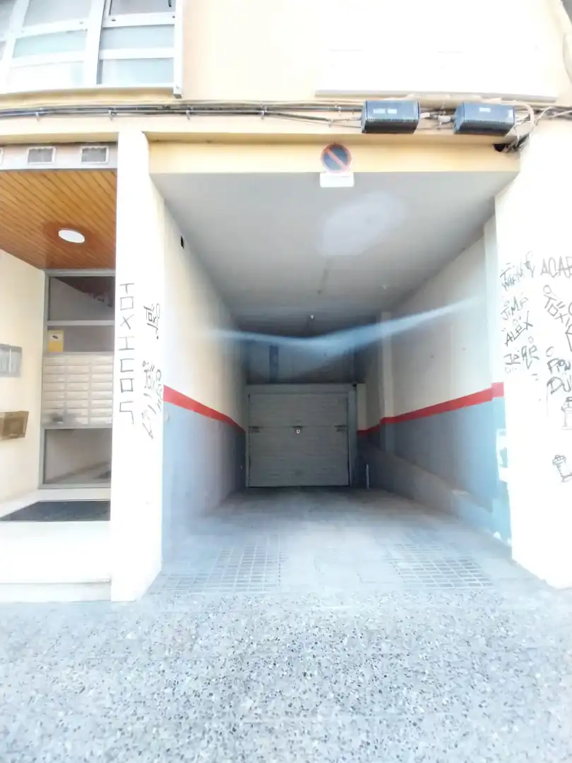 Parking de Piso en venta en Girona con Aire acondicionado, Calefacción y Horno