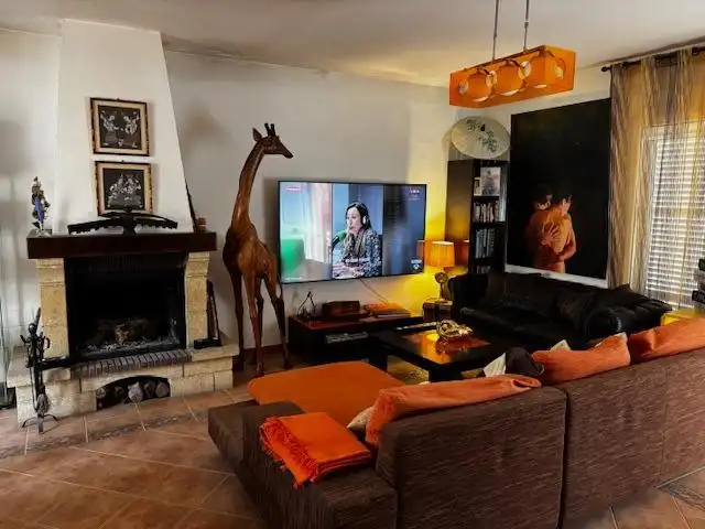 Wohnzimmer von Country house zum Verkauf in Aledo mit Klimaanlage, Privatgarten und Schwimmbad
