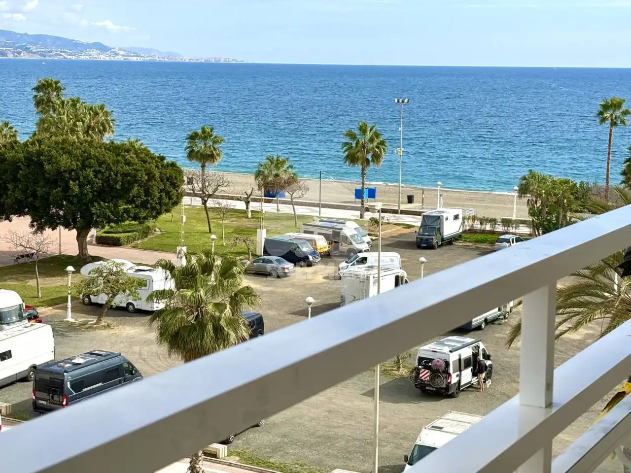 Parking de Piso de alquiler en Vélez-Málaga con Aire acondicionado, Terraza y Amueblado