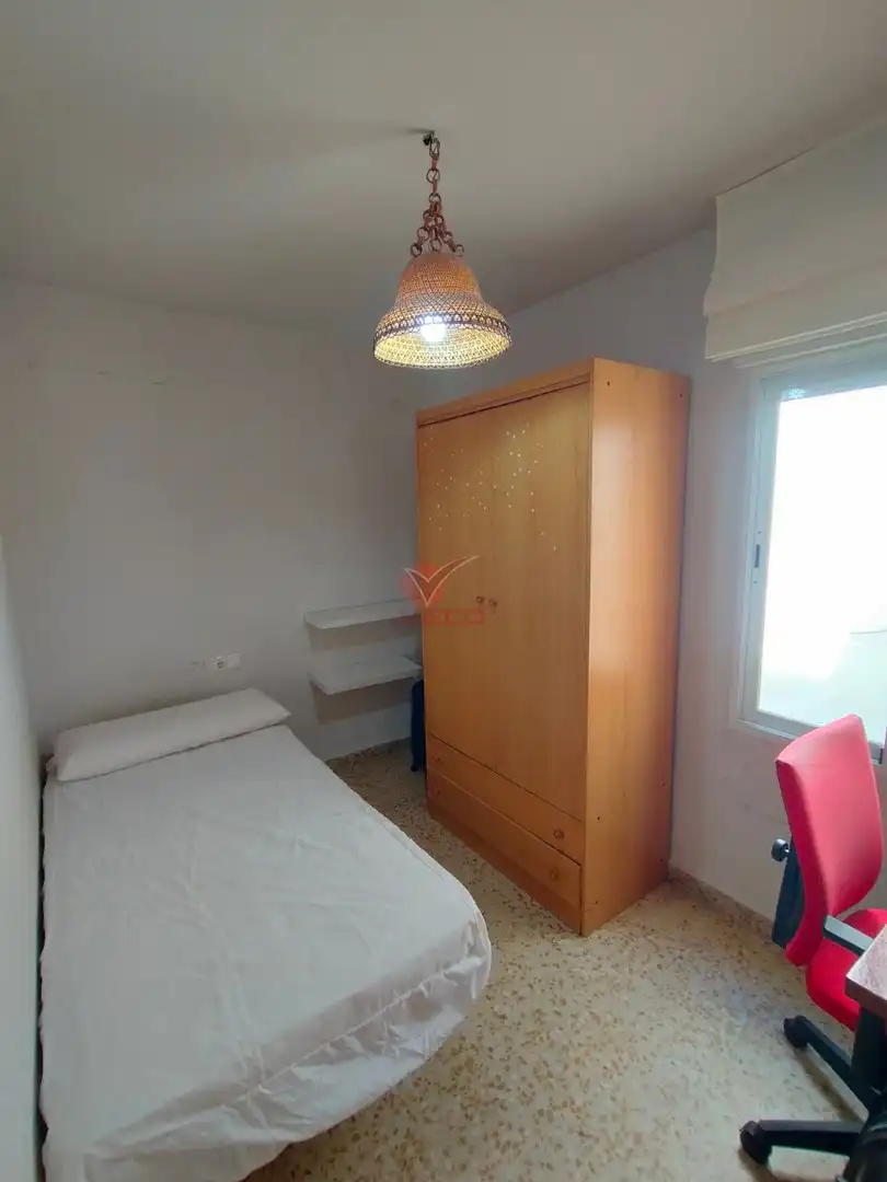 Habitación de Piso de alquiler en Cuenca con Calefacción, Terraza y Amueblado
