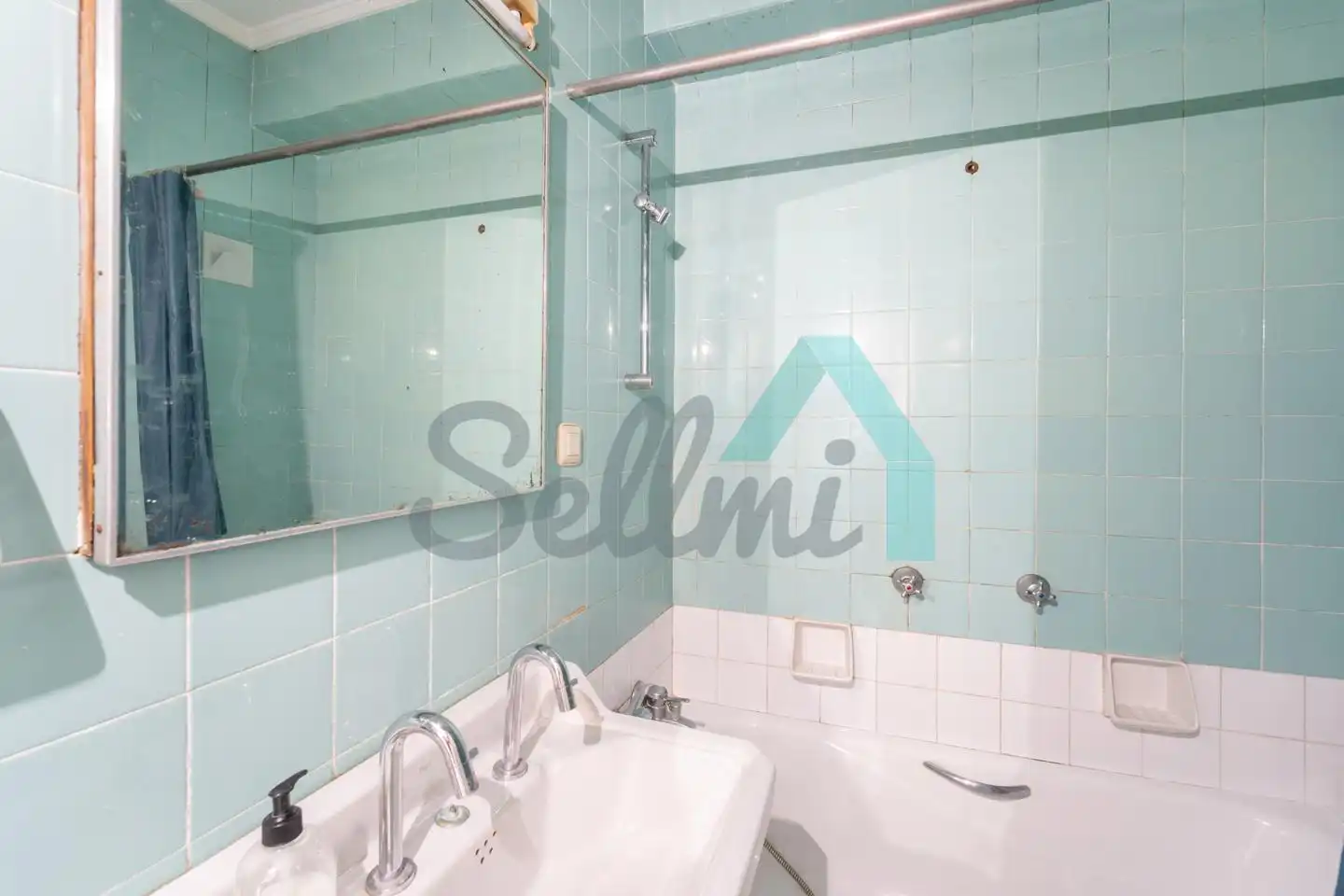 Baño de Piso en venta en Oviedo  con Calefacción, Parquet y Terraza