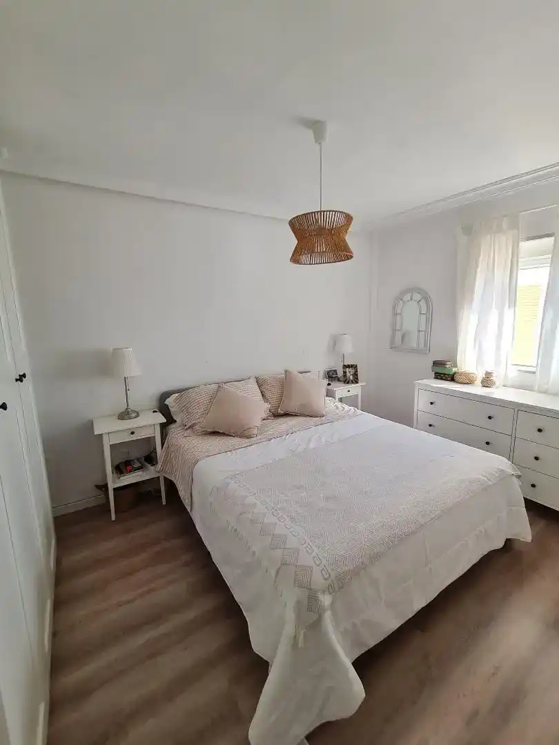 Bedroom of Flat for rent in  Sevilla Capital  with Air Conditioner and Balcony