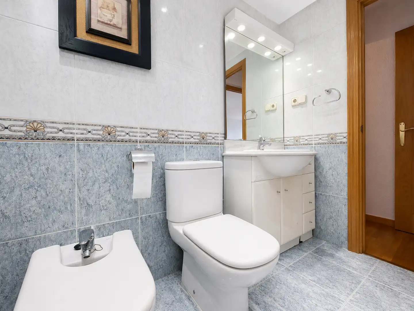 Bathroom of Flat for sale in Coslada  with Air Conditioner and Heating