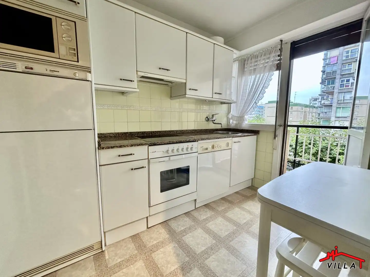 Cocina de Piso en venta en Laredo con Terraza y Amueblado