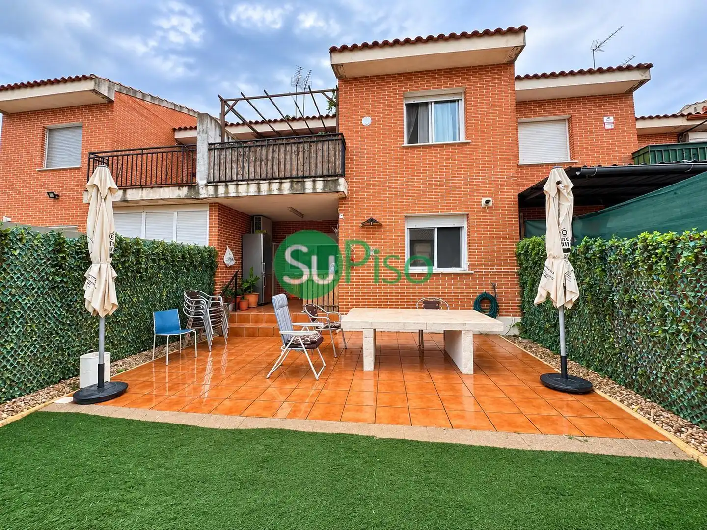 Terraced house with terrace for sale in Calle Hinojal 13