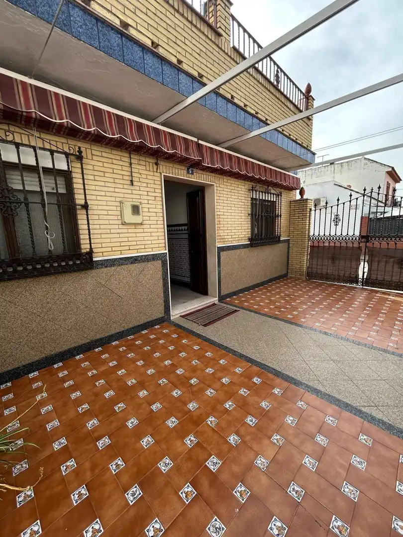 Vista exterior de Casa o chalet en venta en Utrera