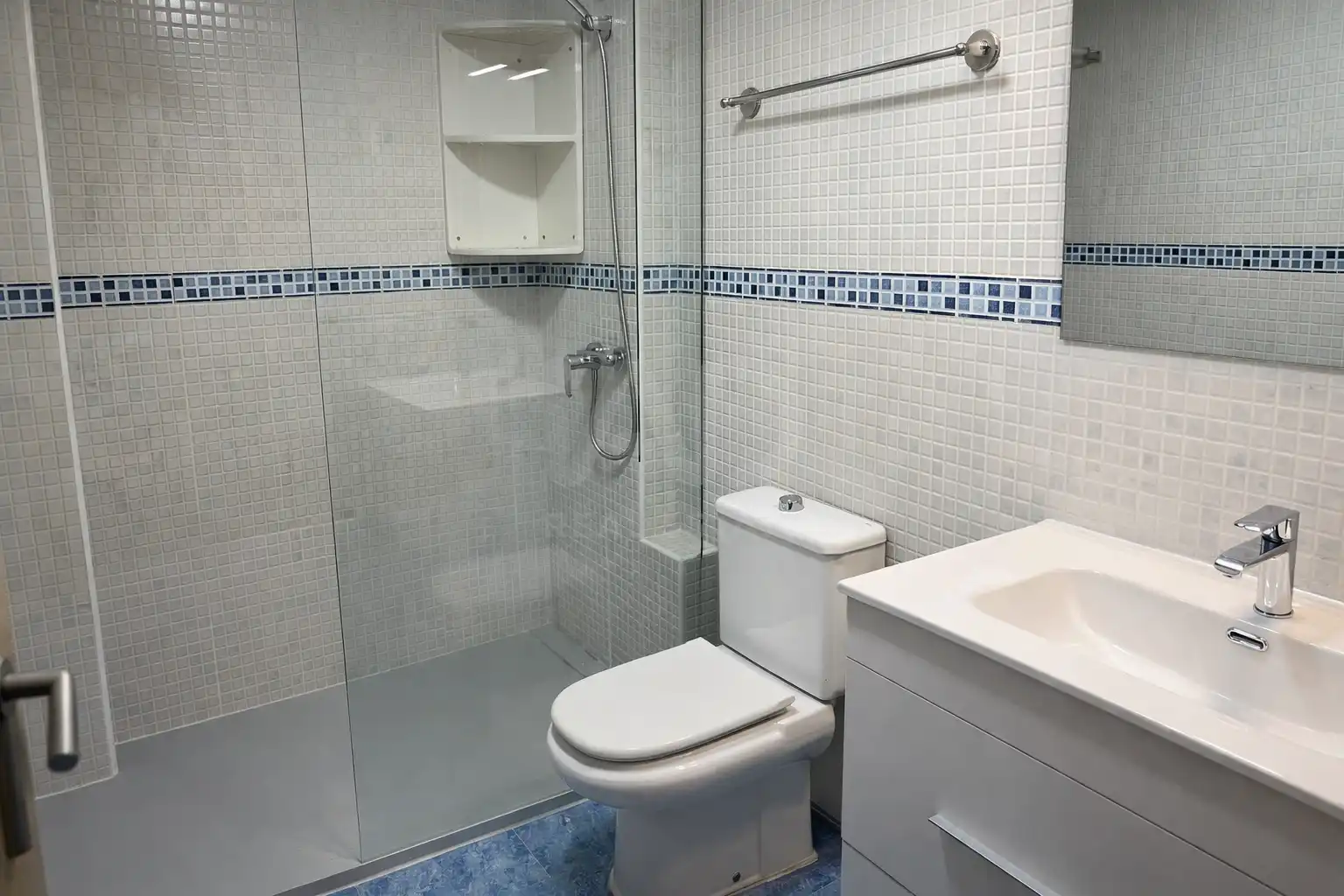 Bathroom of Flat for rent in Alcantarilla