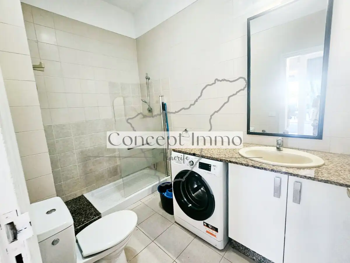 Baño de Planta baja en venta en Adeje con Aire acondicionado, Terraza y Alarma