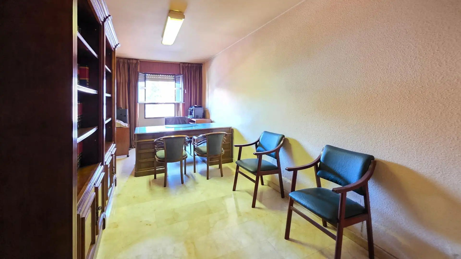 Büro zum Verkauf in Jaén mit Klimaanlage