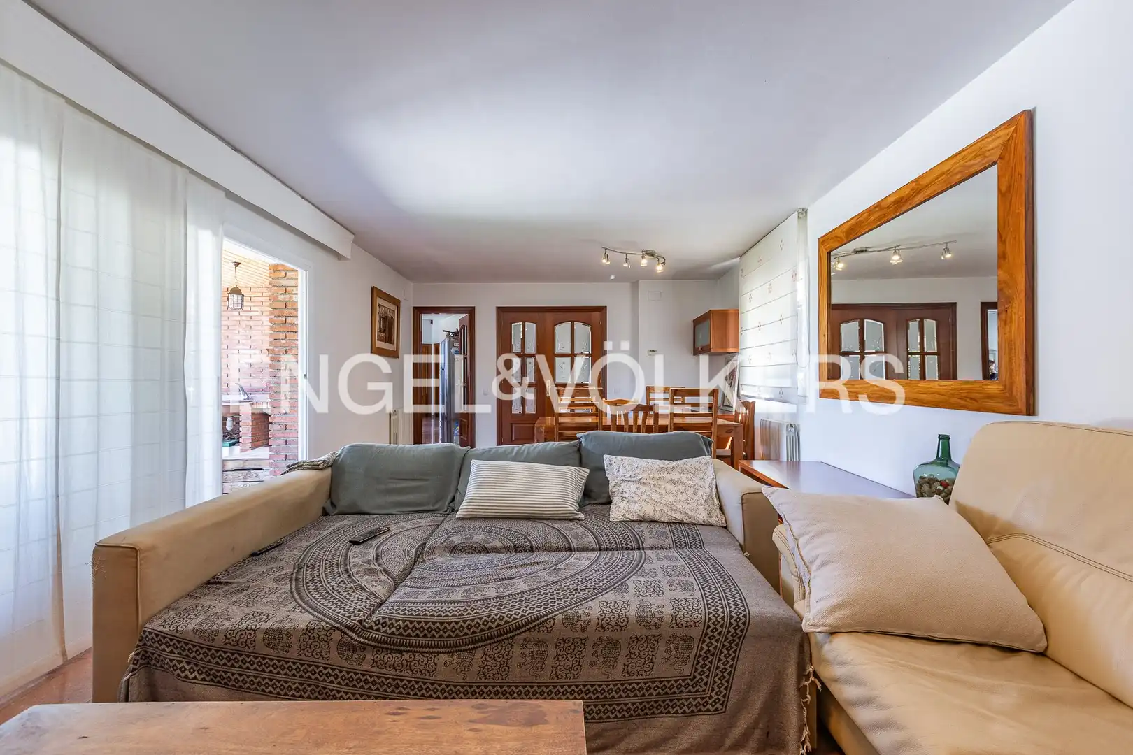 Sala d'estar de Casa o xalet en venda en Sant Fost de Campsentelles amb Calefacció, Jardí privat i Parquet
