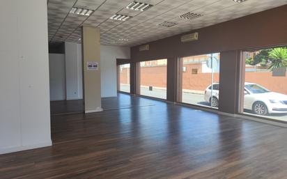 Premises for sale in La Línea de la Concepción  with Air Conditioner