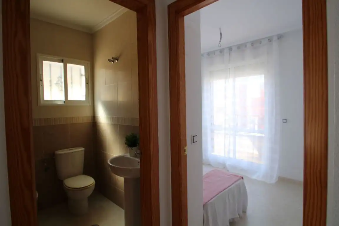 Baño de Casa adosada en venta en Torrevieja con Calefacción, Jardín privado y Terraza