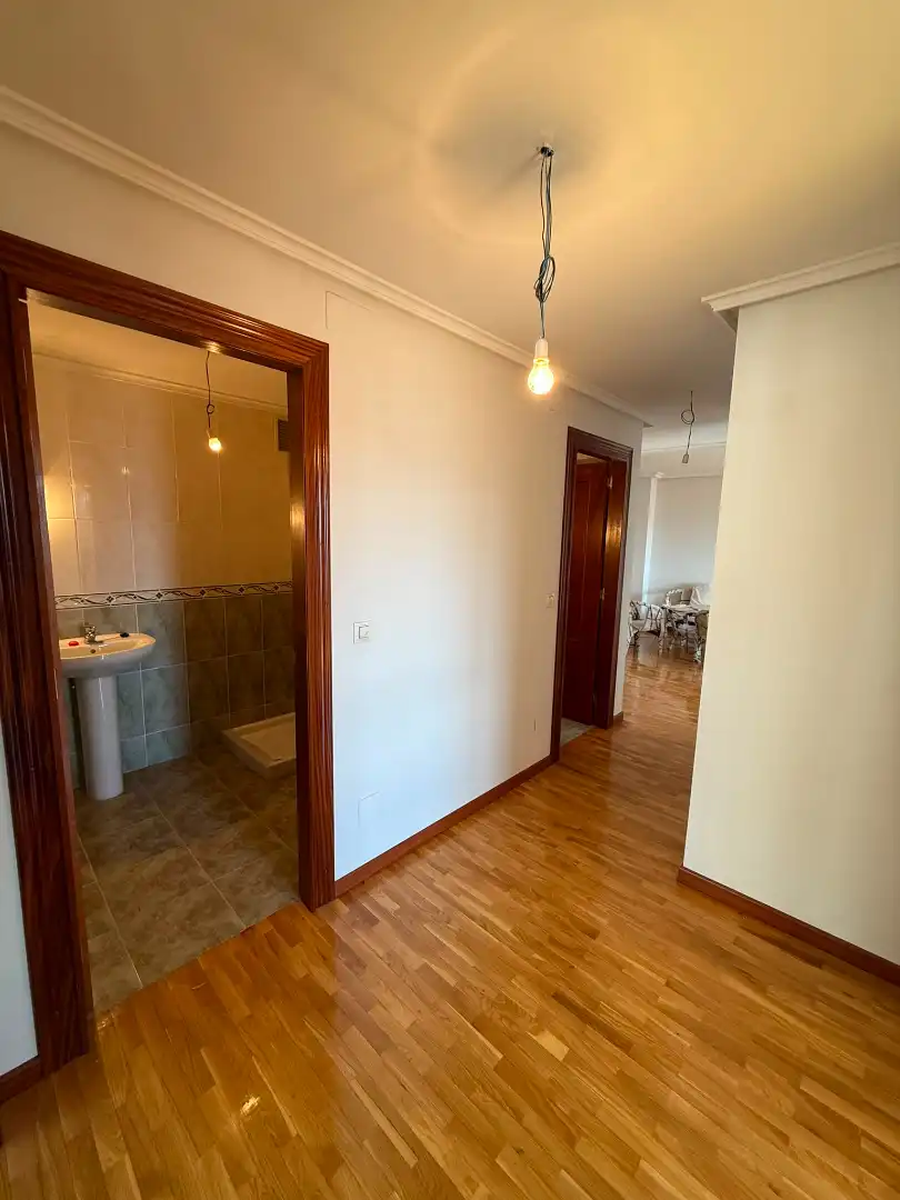 Piso en venta en Oviedo  con Calefacción y Trastero