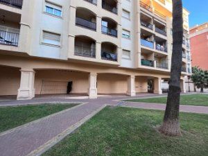 Vista exterior de Local en venda en Estepona