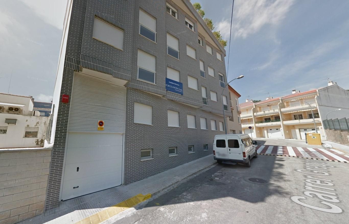 Vista exterior de Garatge en venda en Ador