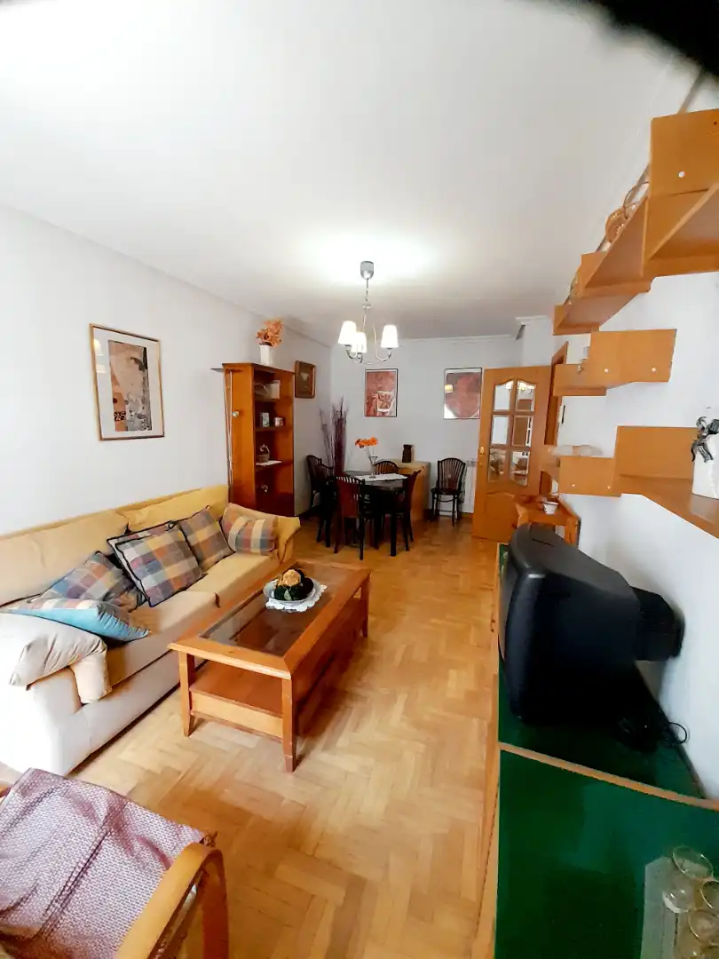 Sala d'estar de Apartament en venda en Salamanca amb Calefacció, Parquet i Moblat