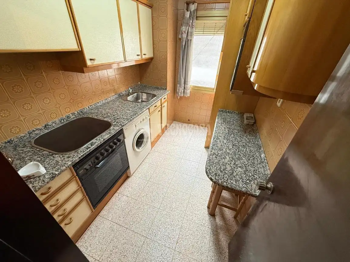 Kitchen of Flat for sale in Zaragoza  with Heating, Storage room and Furnished
