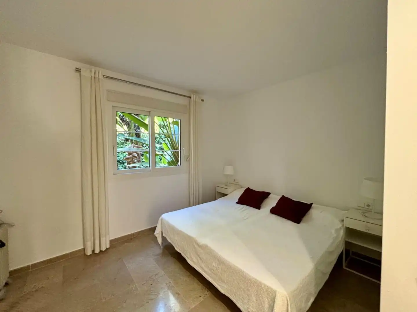 Bedroom of Flat for rent in Nueva Andalucía