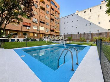 Pis amb piscina de lloguer a Calle del General Díaz Porlier