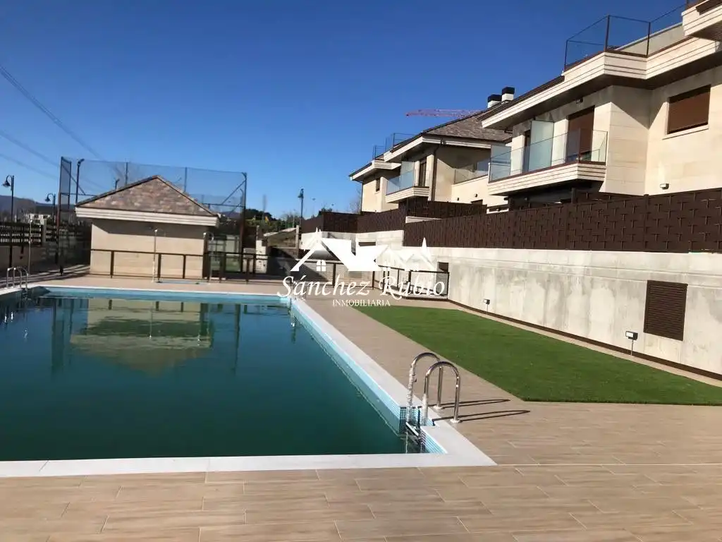 Piscina de Àtic de lloguer en Galapagar amb Calefacció, Terrassa i Traster