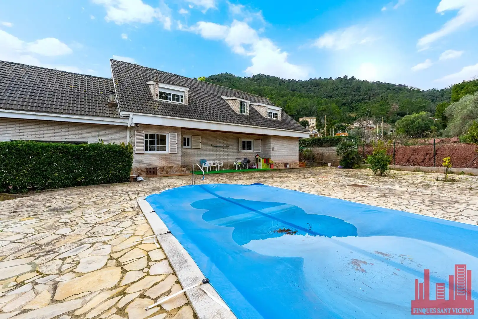 Casa con piscina en venta en Torrelles de Llobregat