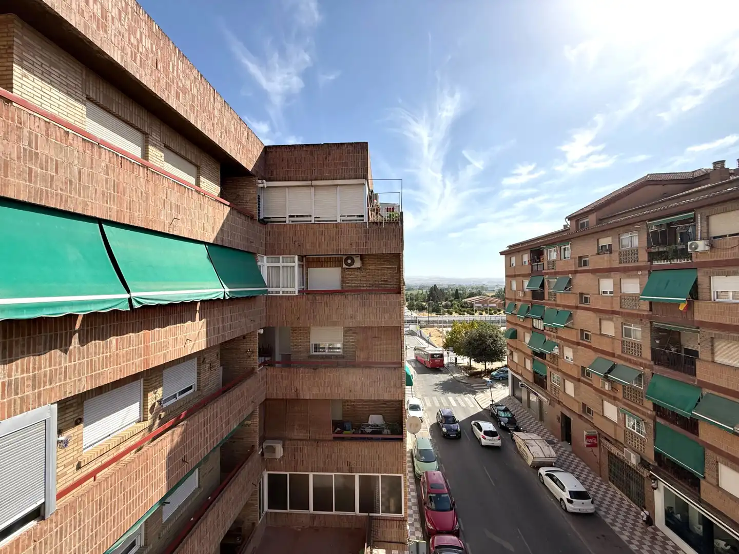 Vista exterior de Pis en venda en Granada amb Calefacció, Moblat i Forn