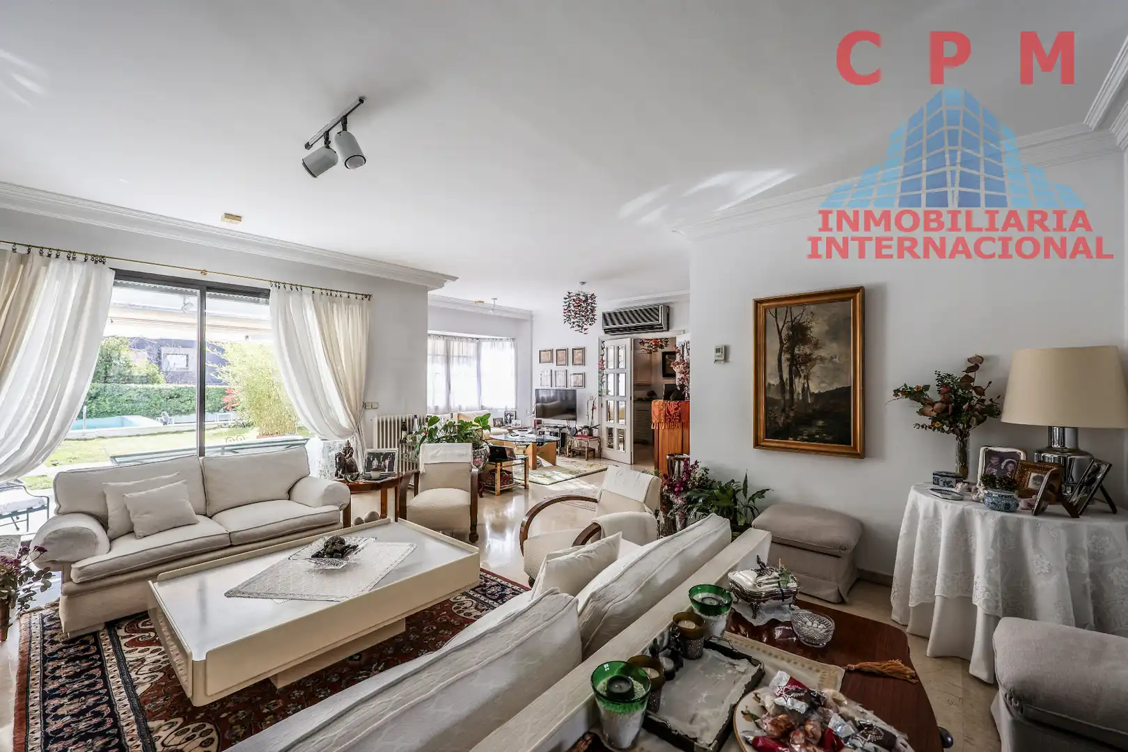 Sala d'estar de Casa adosada en venda en  Madrid Capital amb Aire condicionat, Calefacció i Jardí privat