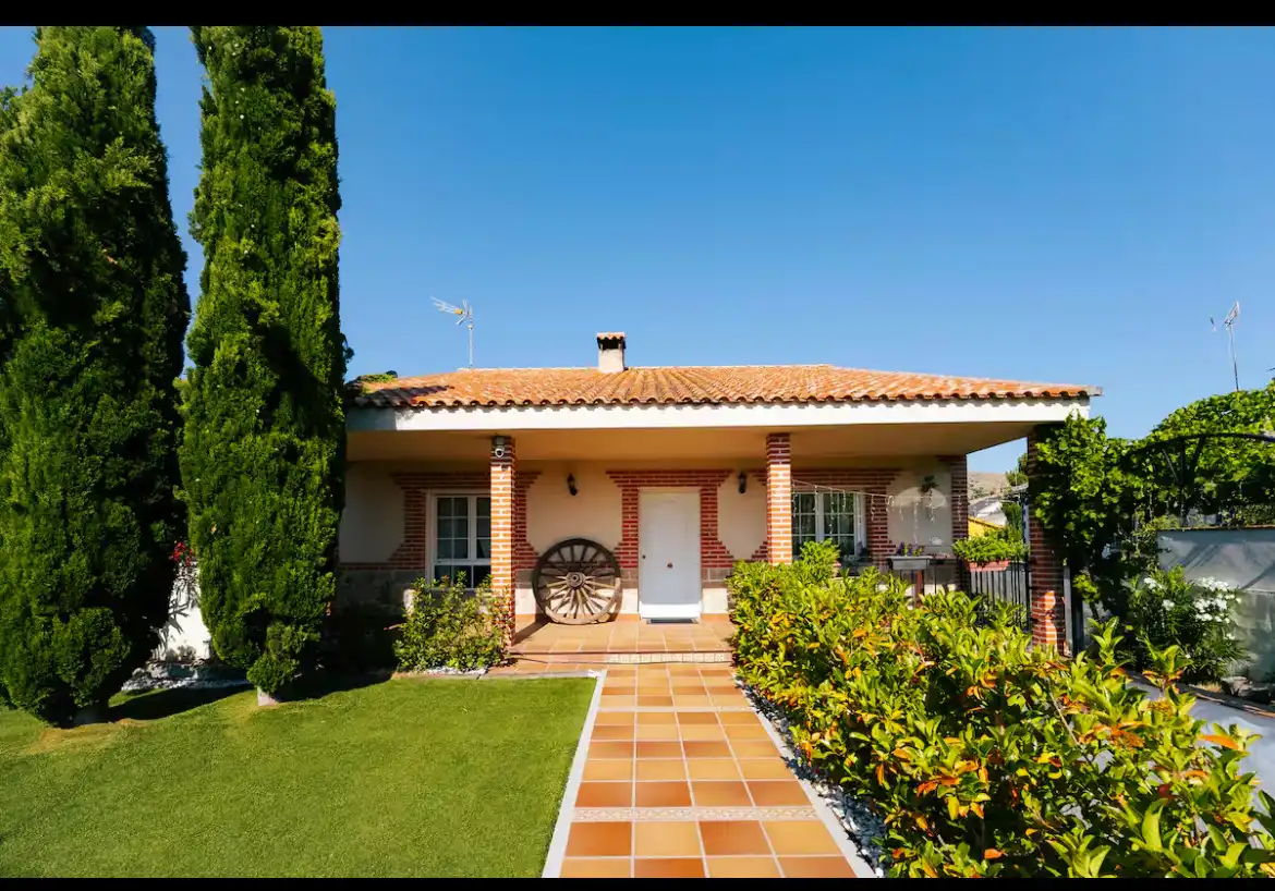 Exterior view of Houses for sale in El Barraco   with Terrace and Swimming Pool