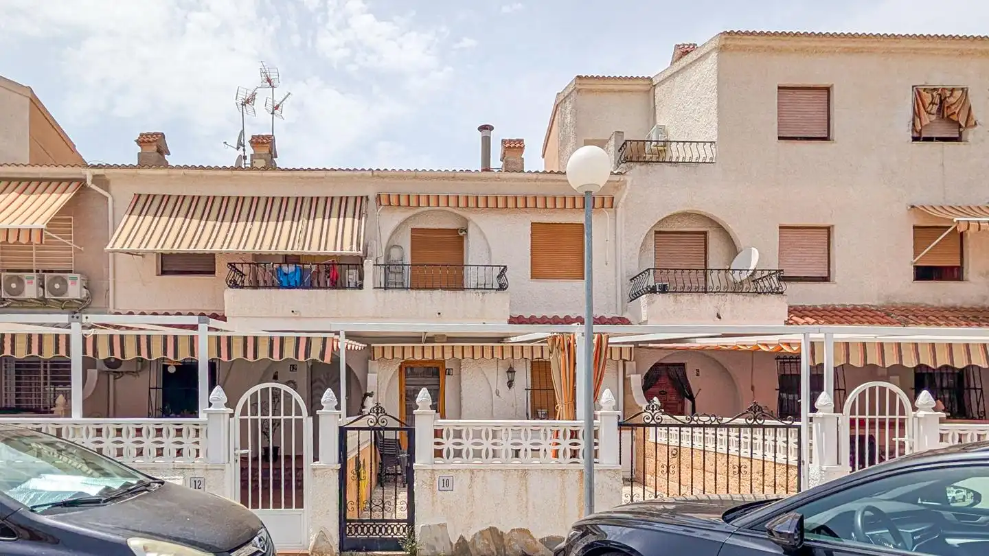 Vista exterior de Casa adosada en venta en Santa Pola con Aire acondicionado, Terraza y Amueblado