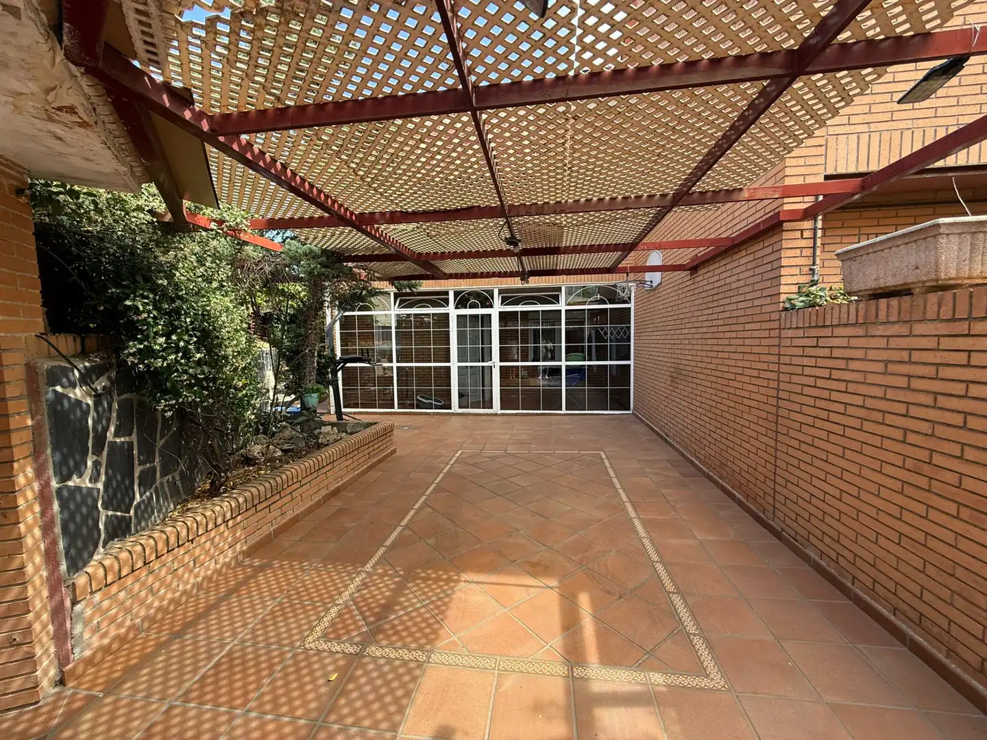 Terrassa de Casa adosada en venda en Móstoles amb Aire condicionat, Calefacció i Jardí privat