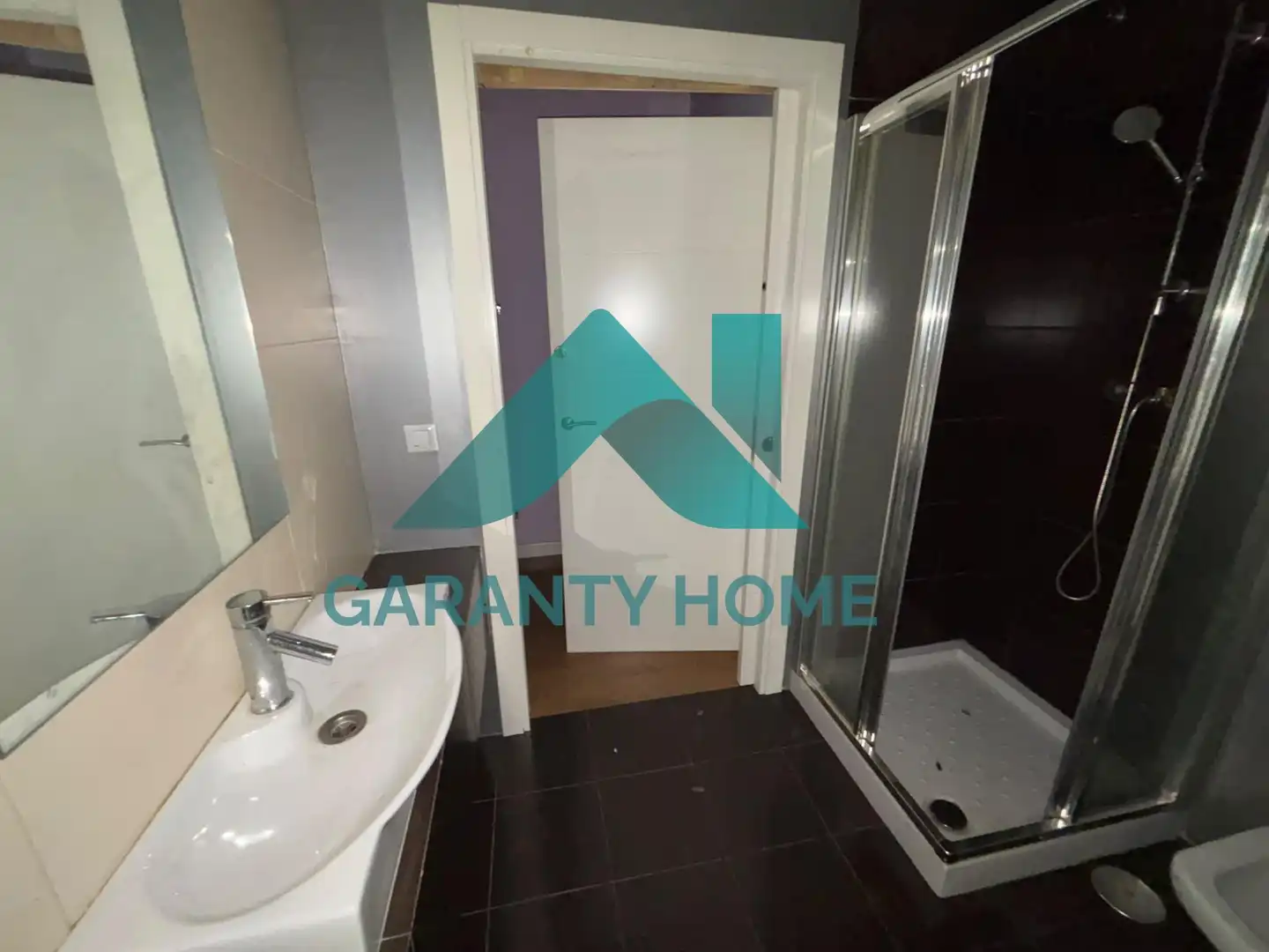 Baño de Local de alquiler en Cáceres con Aire acondicionado