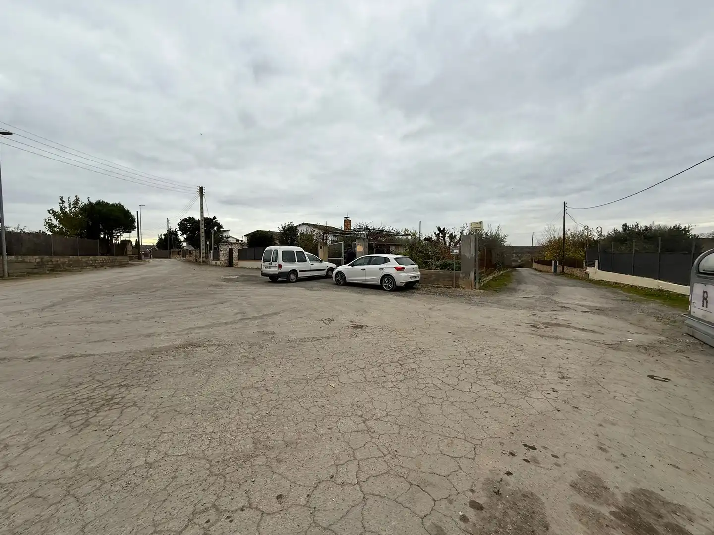 Parking de Finca rústica en venta en Torres de Segre con Jardín privado, Terraza y Internet
