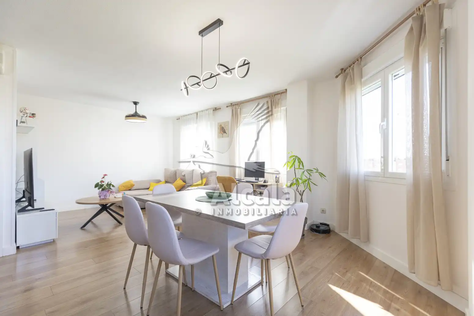 Comedor de Piso en venta en Alcalá de Henares con Aire acondicionado, Calefacción y Trastero