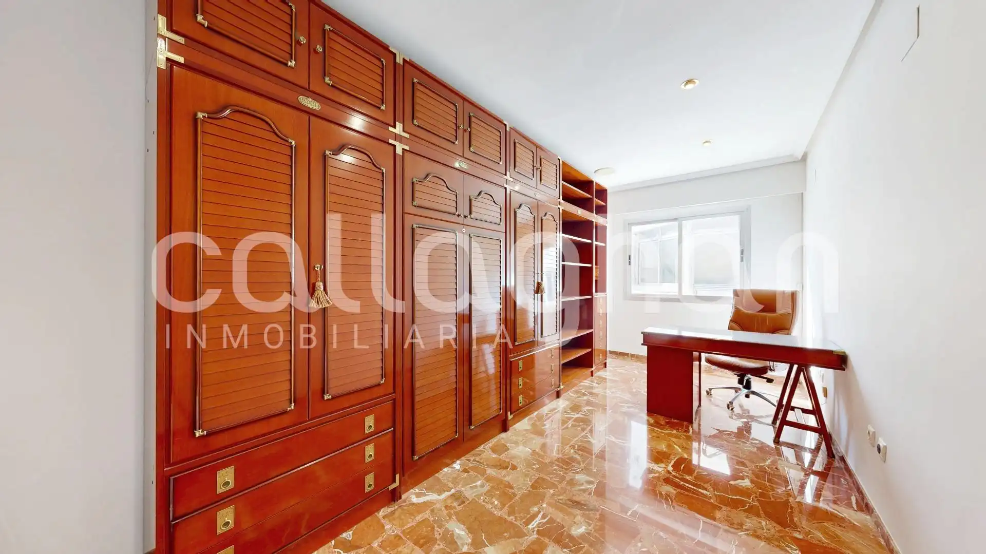 Piso en venta en Valencia con Calefacción, Terraza y Balcón