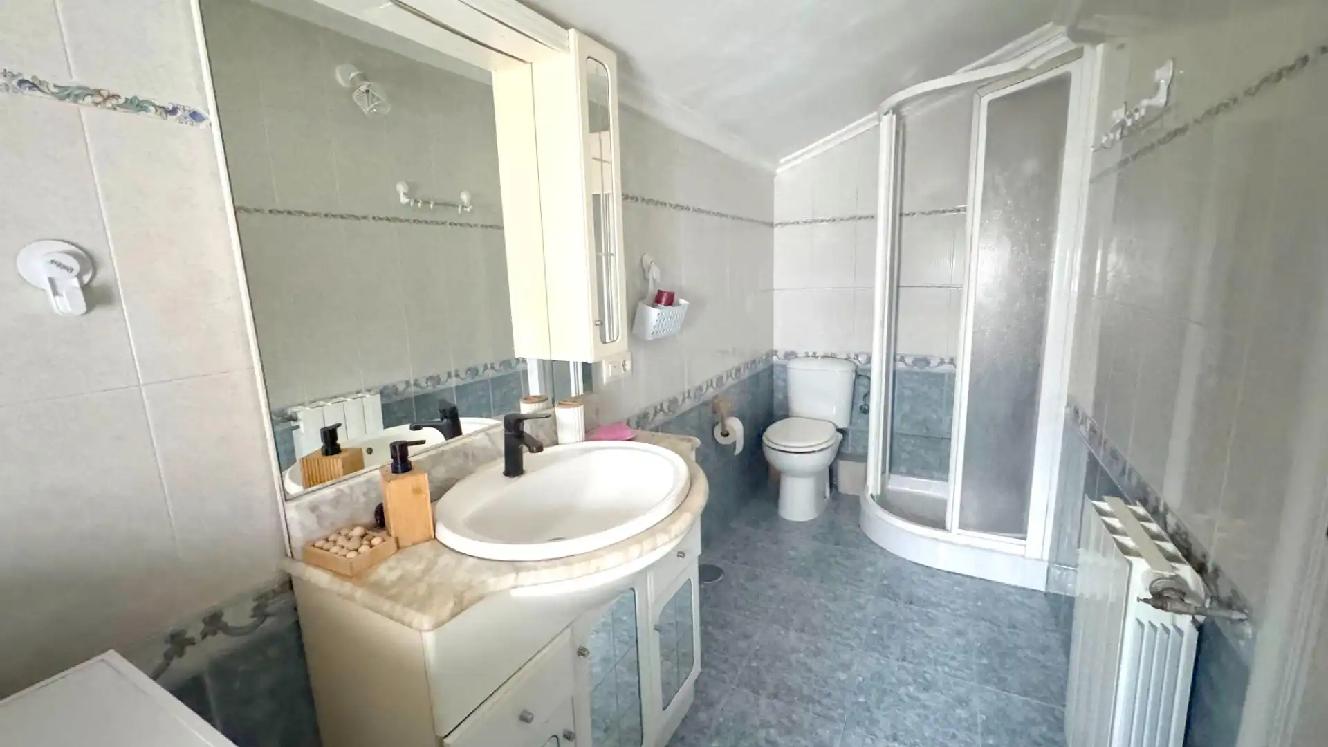 Baño de Casa adosada en venta en Santillana del Mar con Calefacción, Jardín privado y Terraza