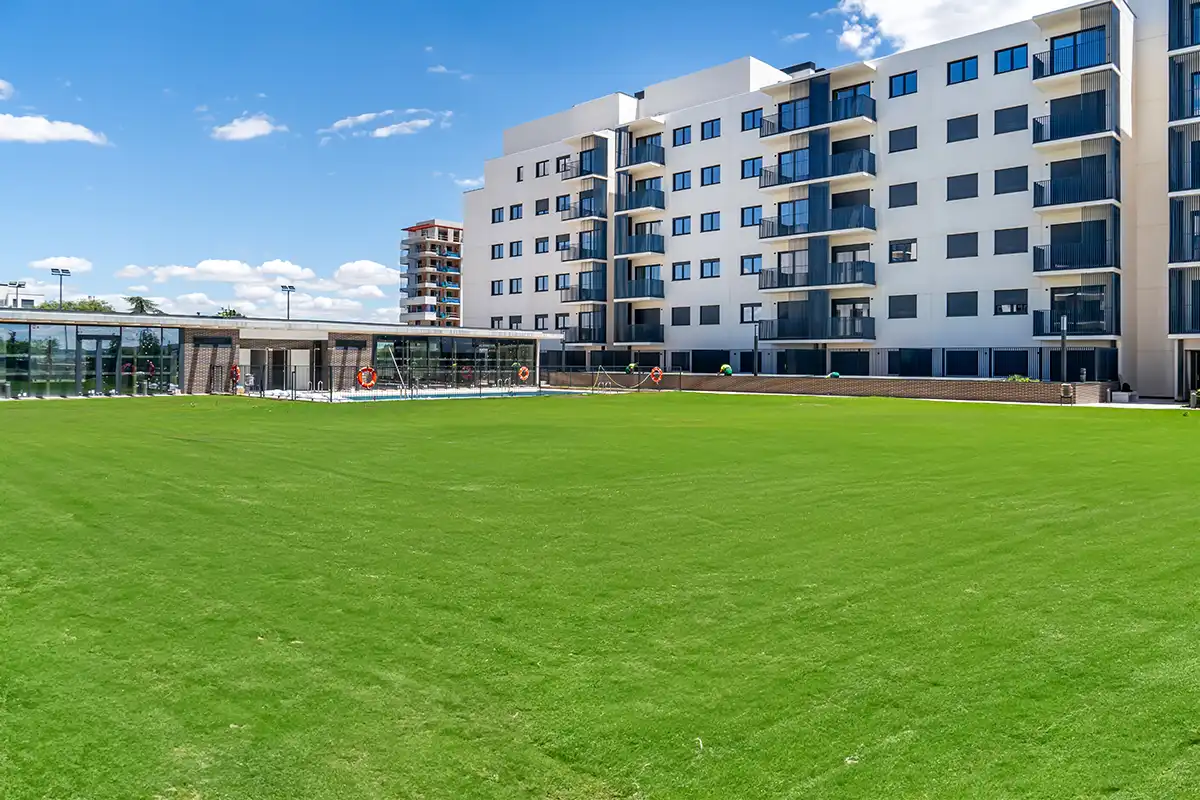 Vista exterior de Planta baixa de lloguer en Alcalá de Henares amb Aire condicionat, Jardí privat i Traster