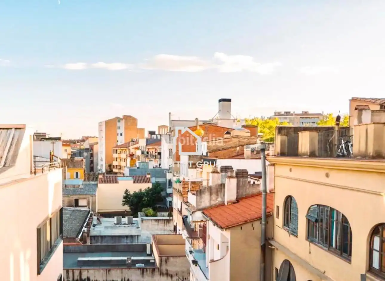 Vista exterior de Dúplex en venta en Girona con Calefacción, Terraza y Trastero