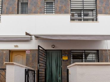 Dúplex amb piscina en venda a Los Secanos