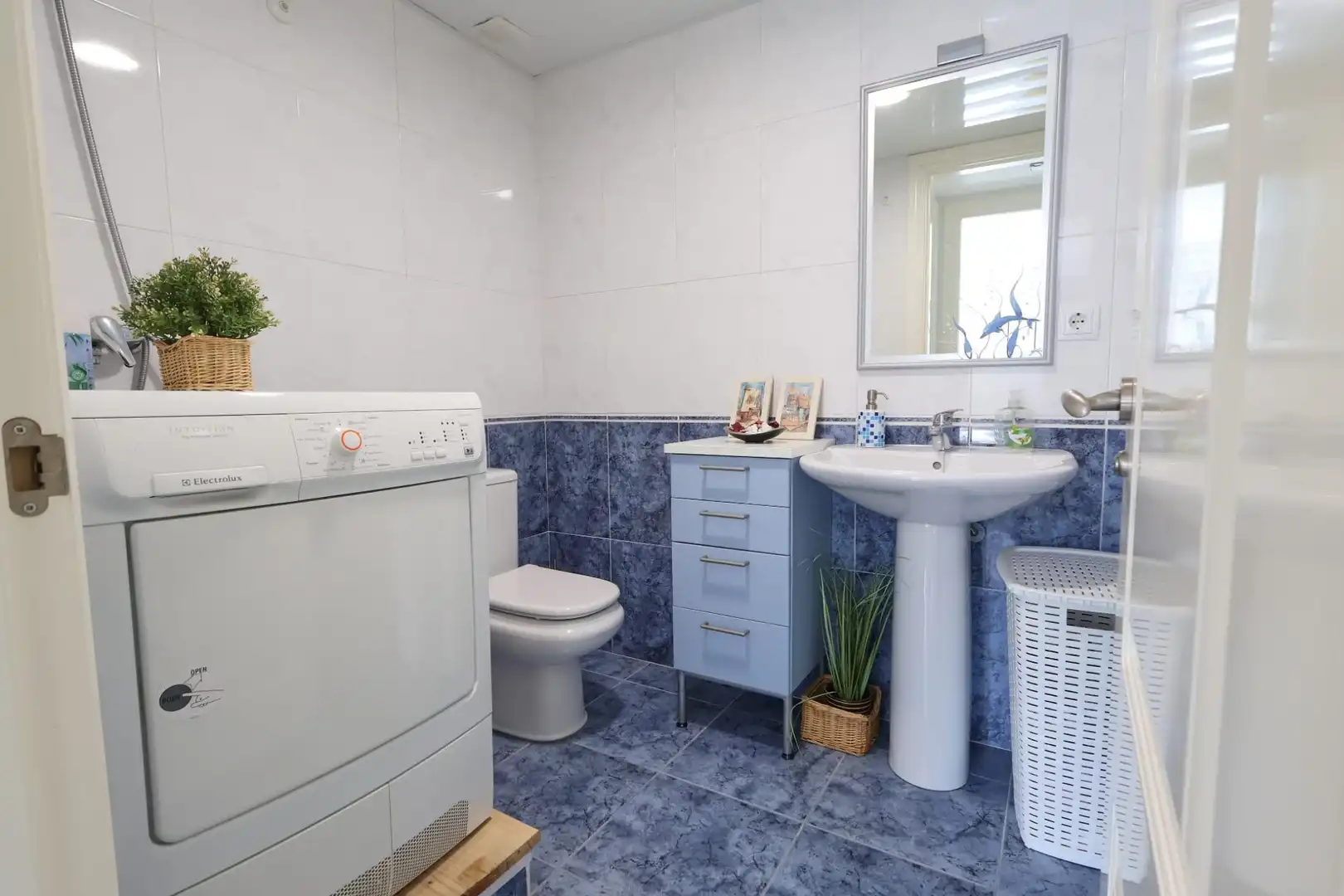 Bathroom of Flat for sale in Cubelles  with Air Conditioner and Community pool