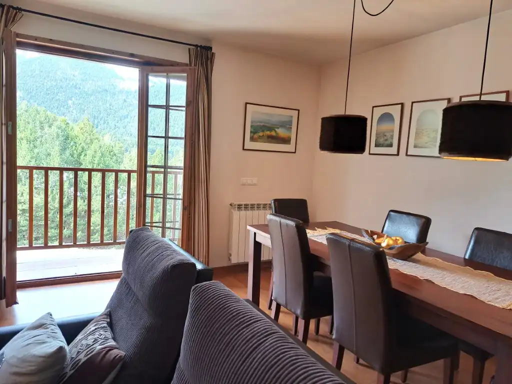 Comedor de Dúplex en venta en Alp con Calefacción, Trastero y Amueblado