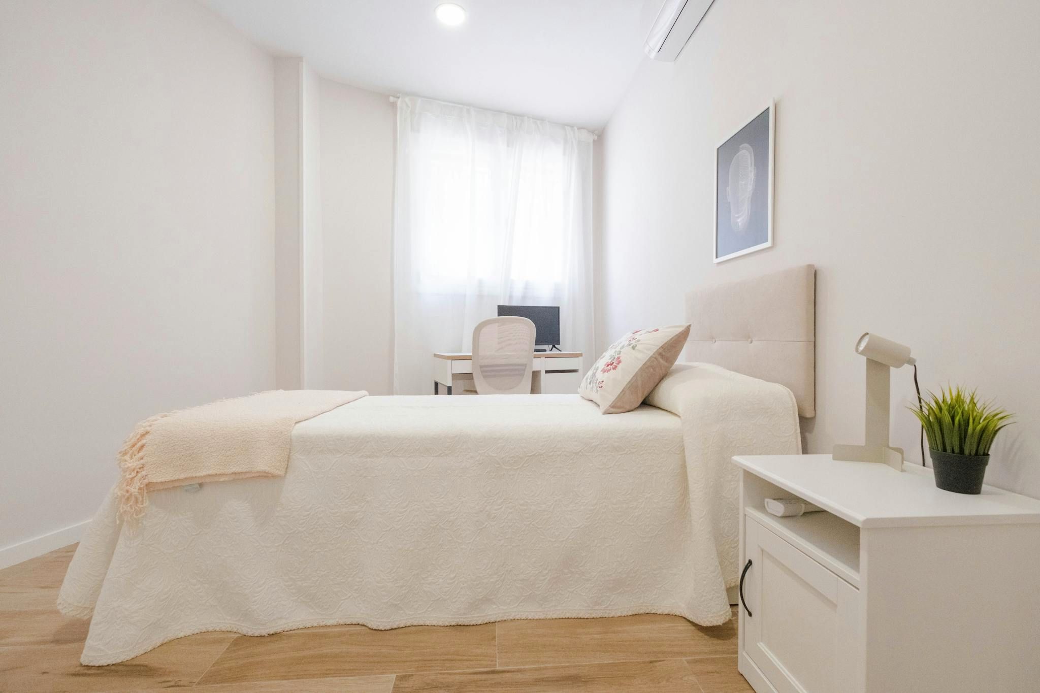 Flat to share in N/A, Zofio