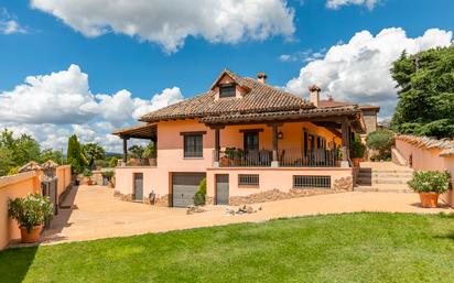 Vista exterior de Casa o xalet en venda en Manzanares El Real amb Calefacció