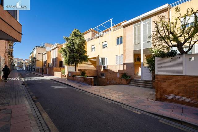 Casa adosada en Venta en Calle de Lérida en Poniente