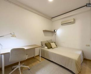 Bedroom of Flat to share in  Barcelona Capital  with Air Conditioner and Terrace